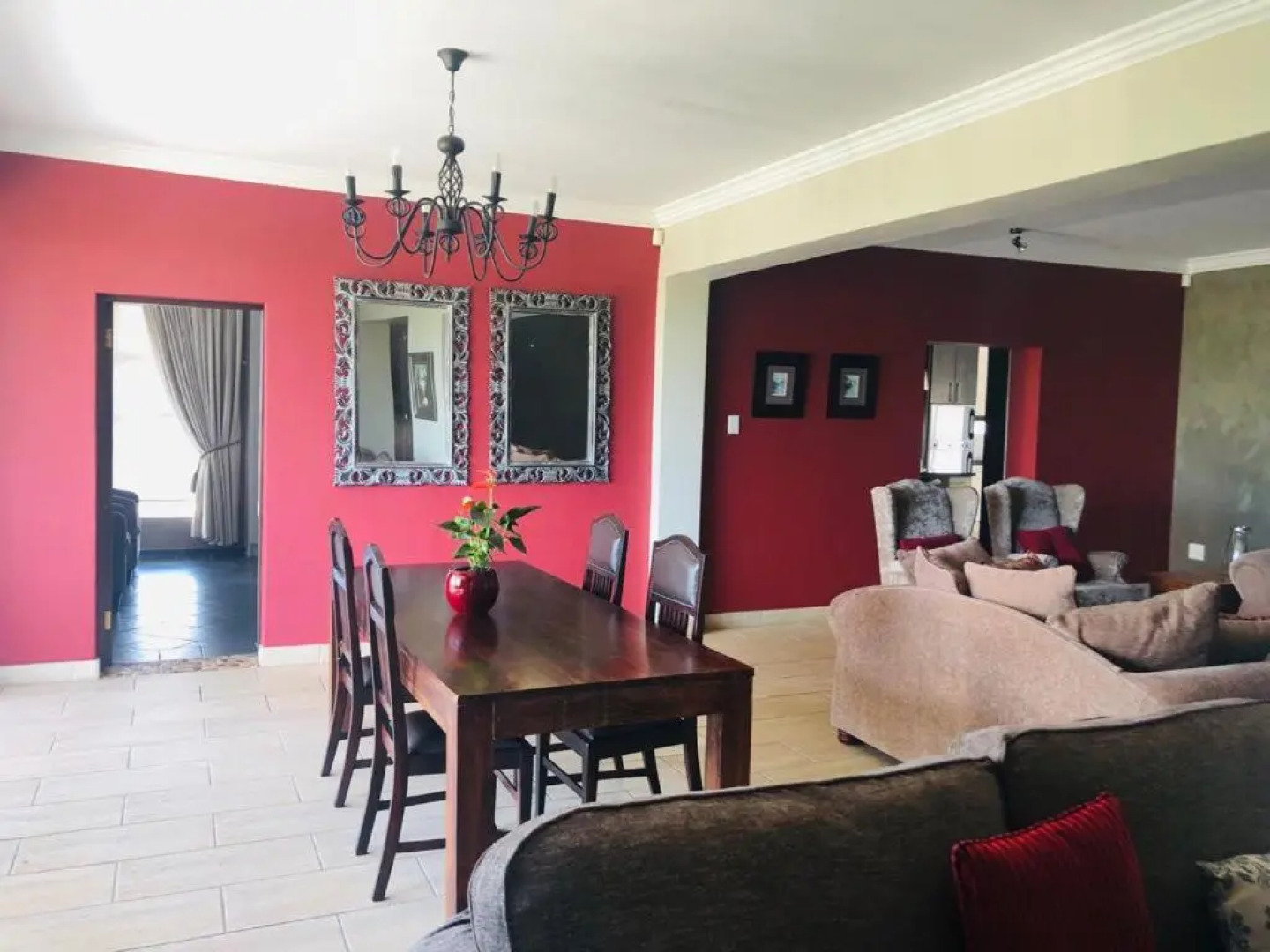 Sea Whisper Guest House & Self Catering