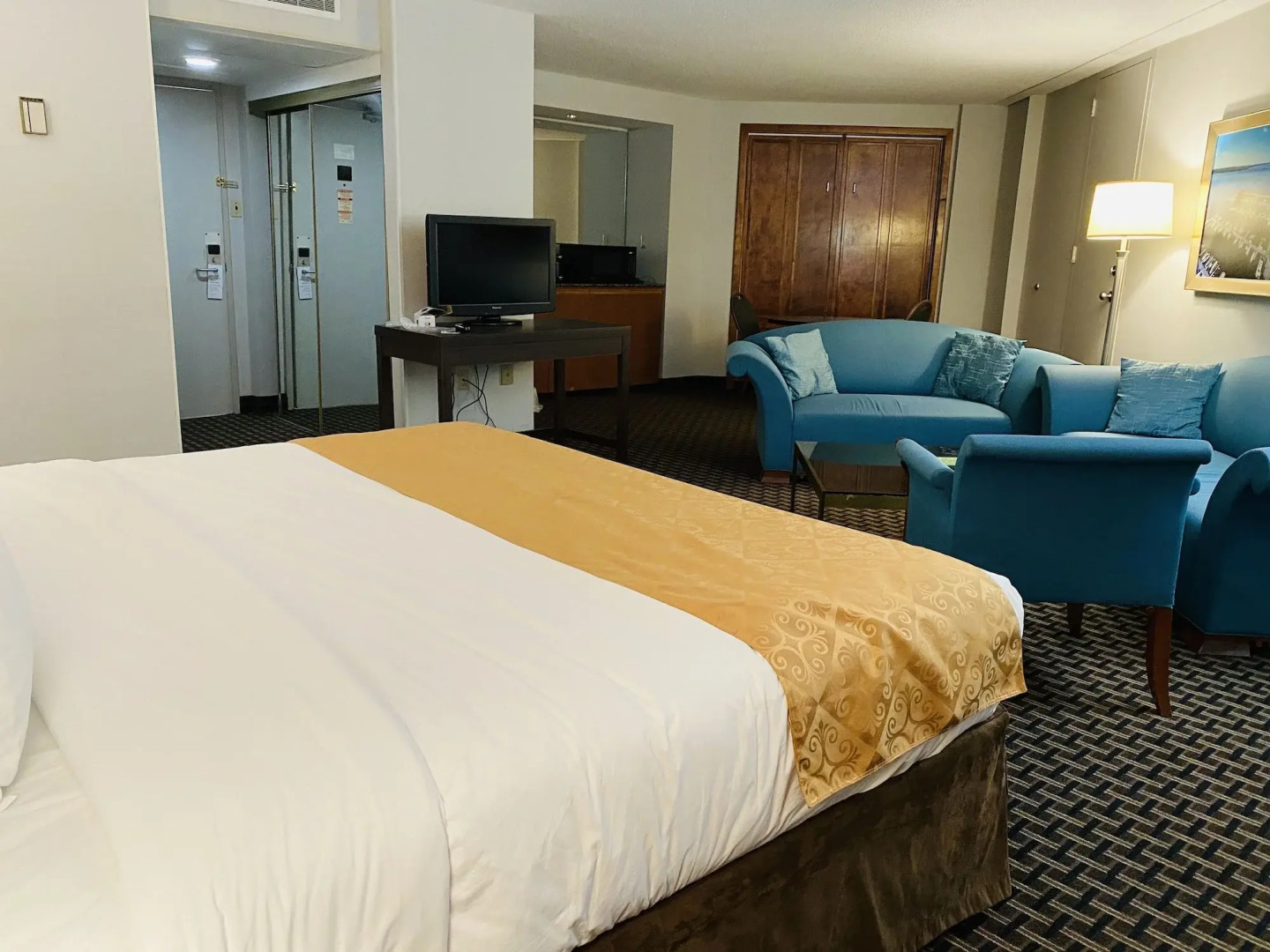 Ramada by Wyndham Belleville Harbourview Conference Centre