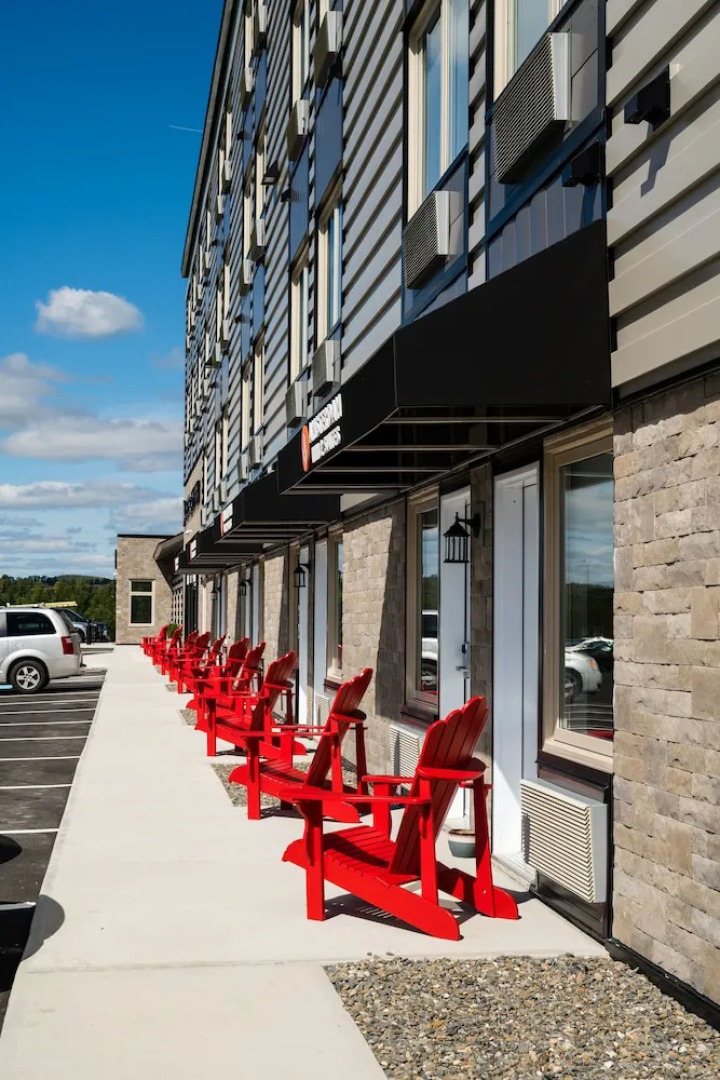 Amsterdam Inn & Suites, an Ascend Collection Hotel