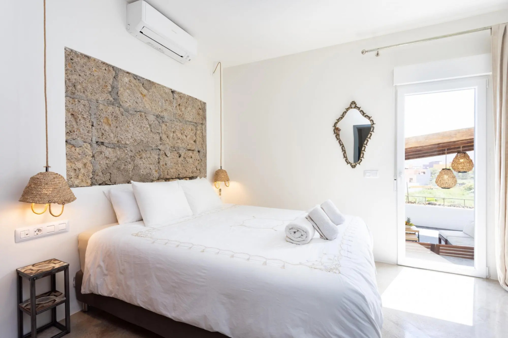 Home2Book Stunning Design House Arafo