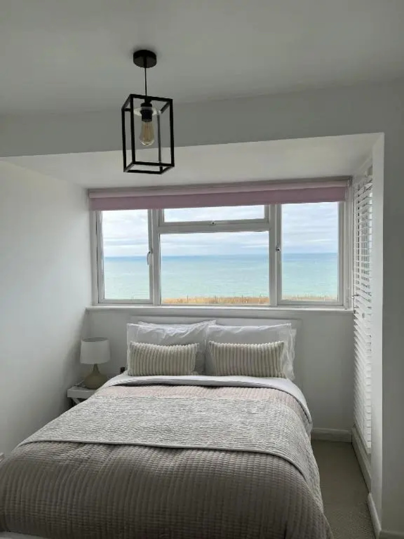 Sea Facing 2Bd Terraced Home - Peacehaven