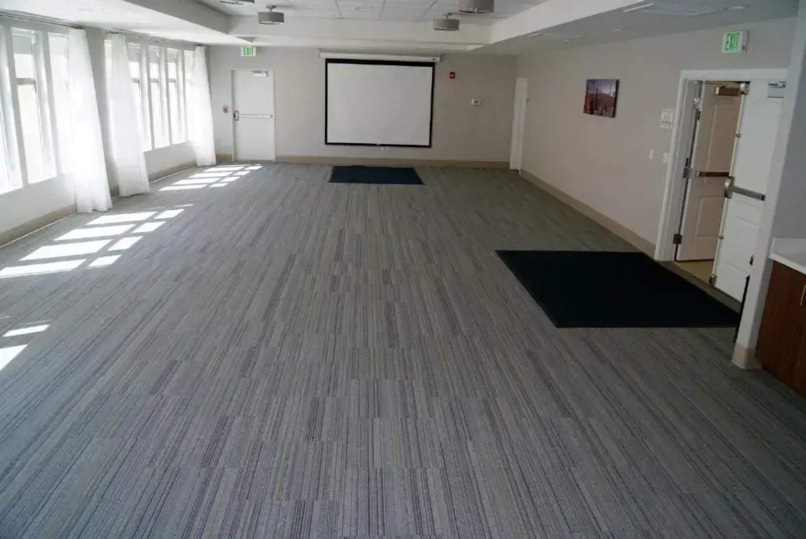 Holiday Inn Express & Suites Price