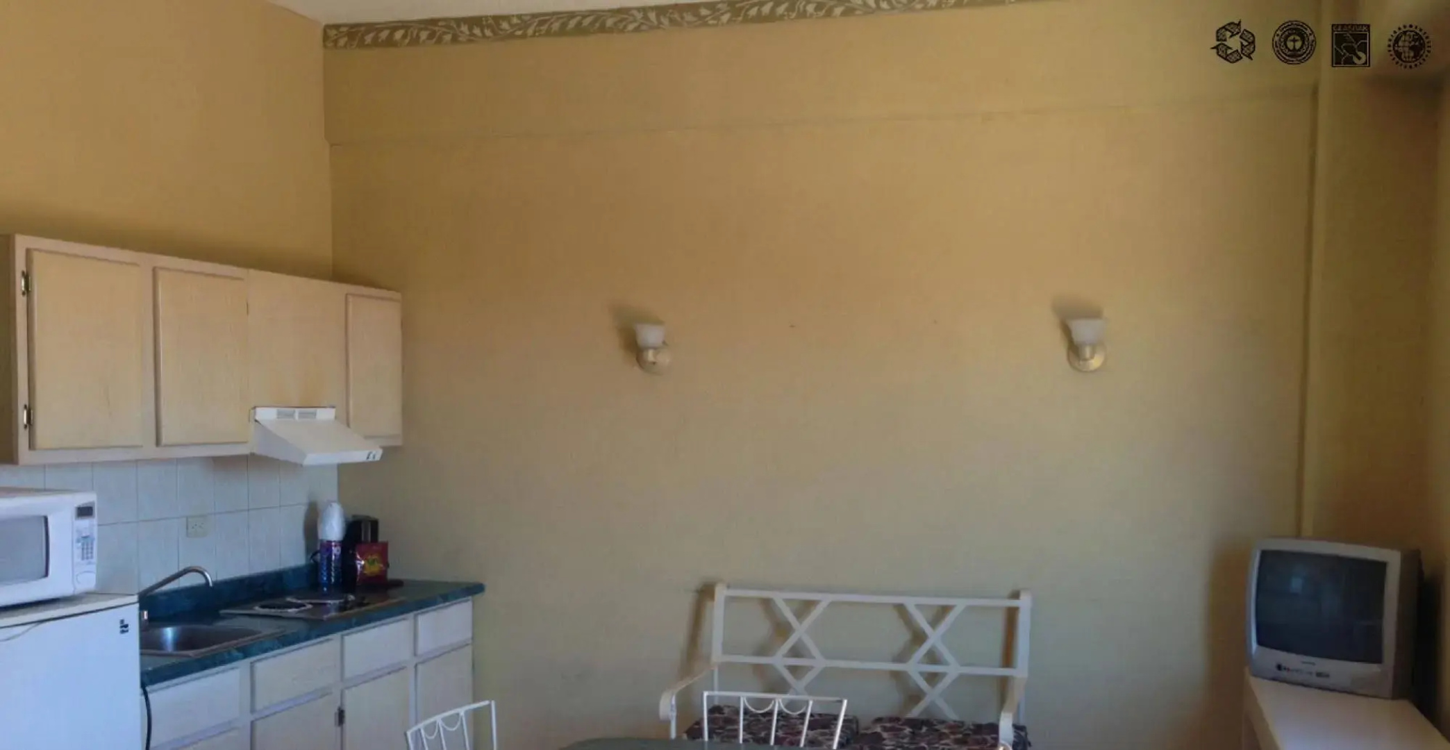 Los Jitos Hotel & Suites