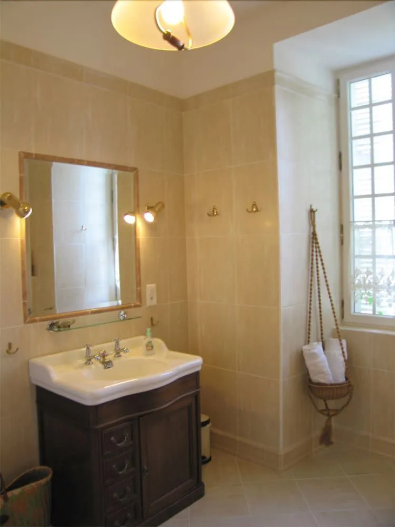 Logis de Guitres - Chambres dHotes