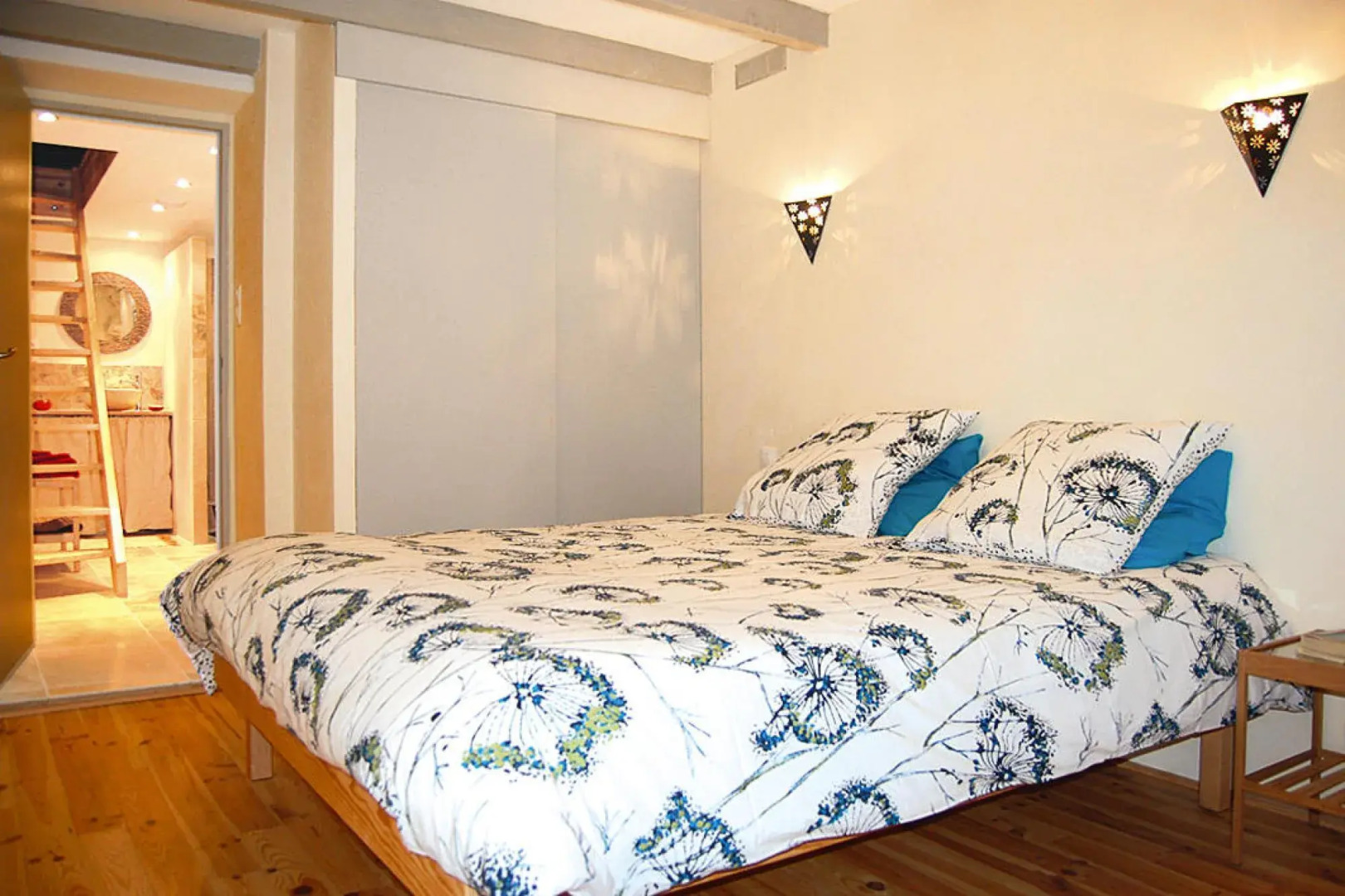 Lovely Stone House Withe Private Terrace, Le Pègue