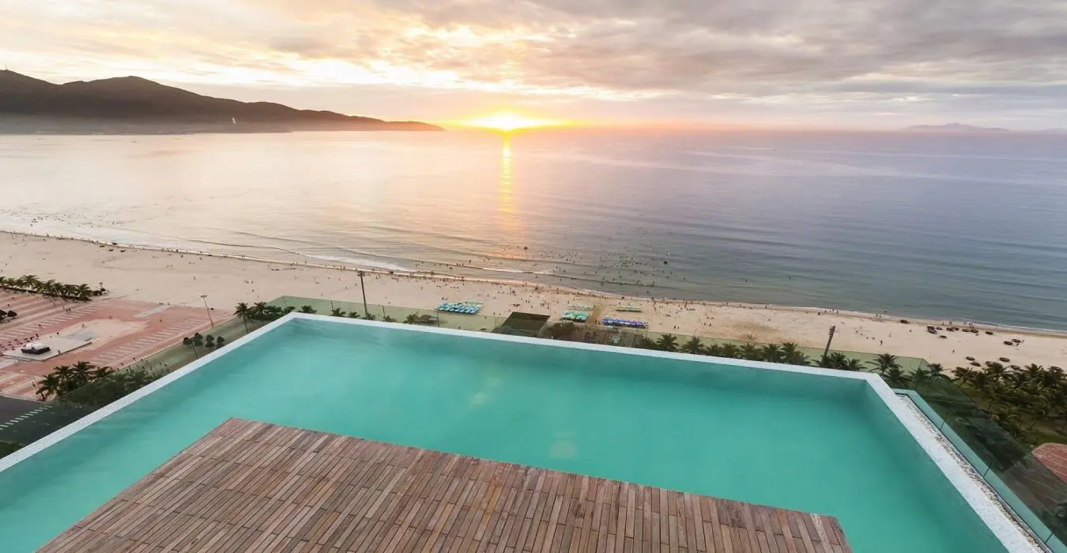 A La Carte Da Nang Beach