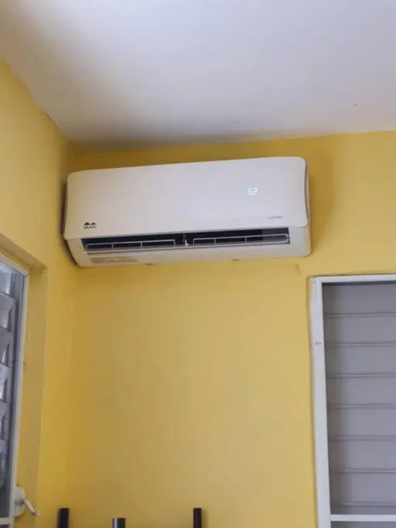 King bed, cozy one-bedroom apartment/ private deck