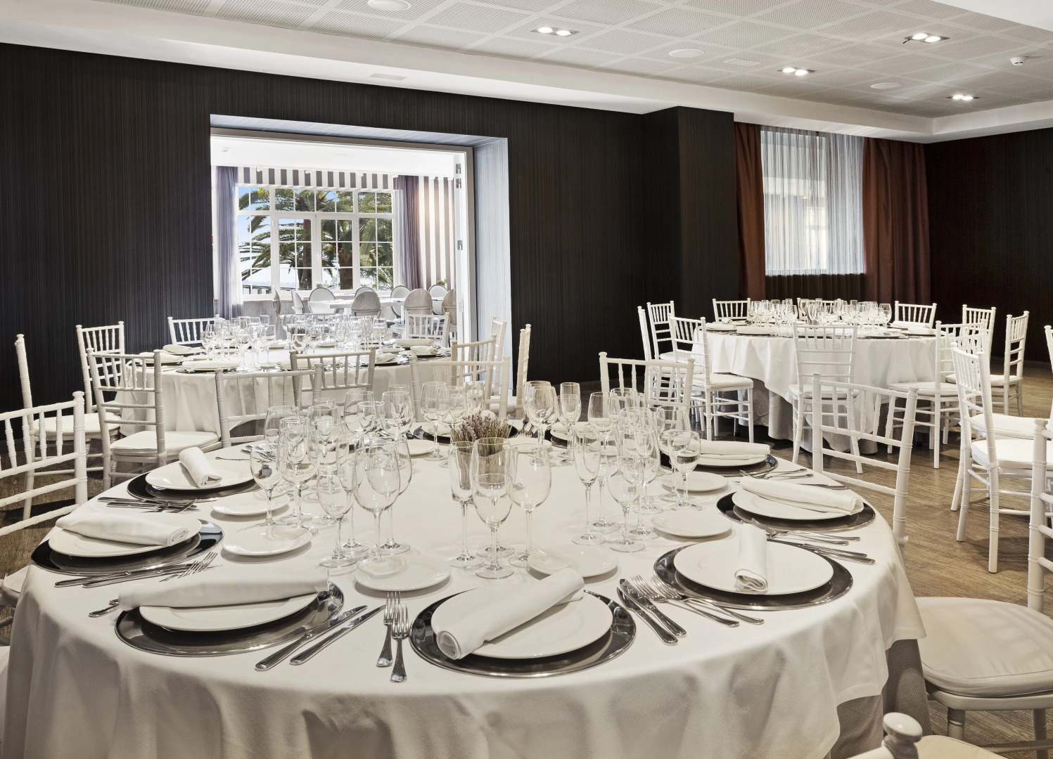 Отель Catalonia Reina Victoria