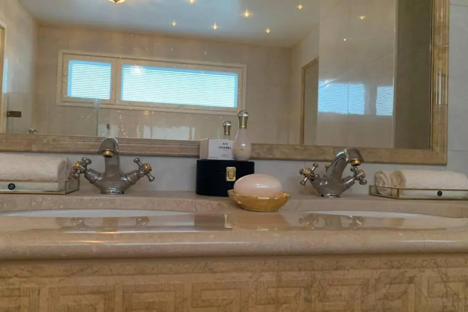 DOWNTOWN PENTHOUSE-SPA,sauna,3BR,seaview,free park