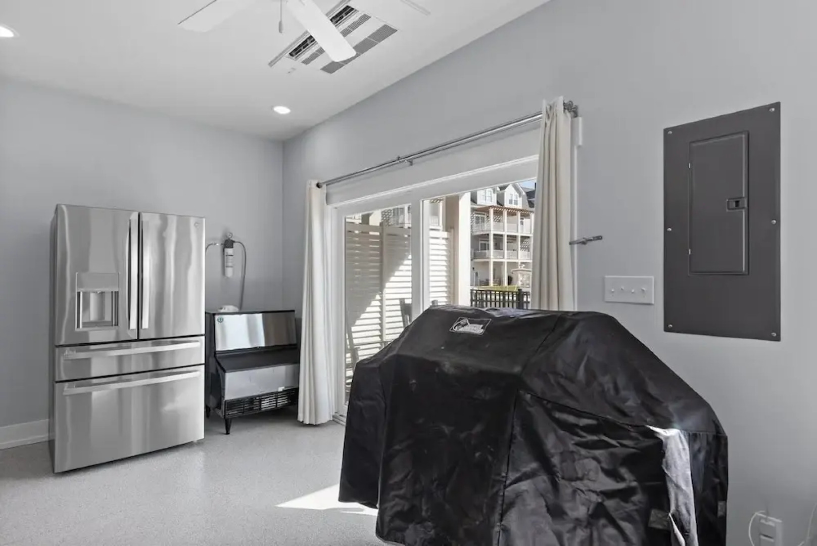 South Breeze 3 Bedroom Townhouse by RedAwning