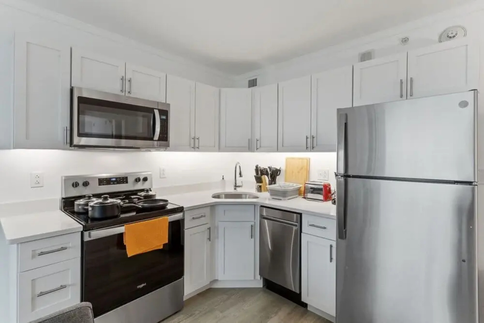 Beachfront 2Br 3Ba Condo By Cozysuites