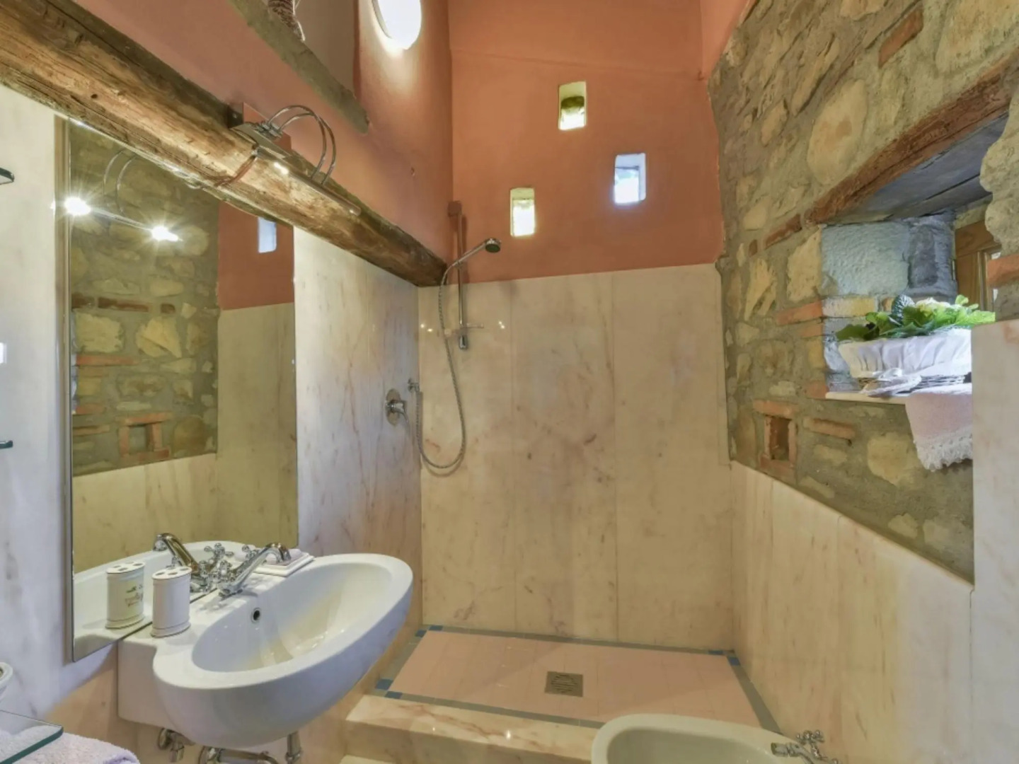 Magnificent Villa in the Countryside Near Pistoia Pool Airco Bbq-villa Lucente