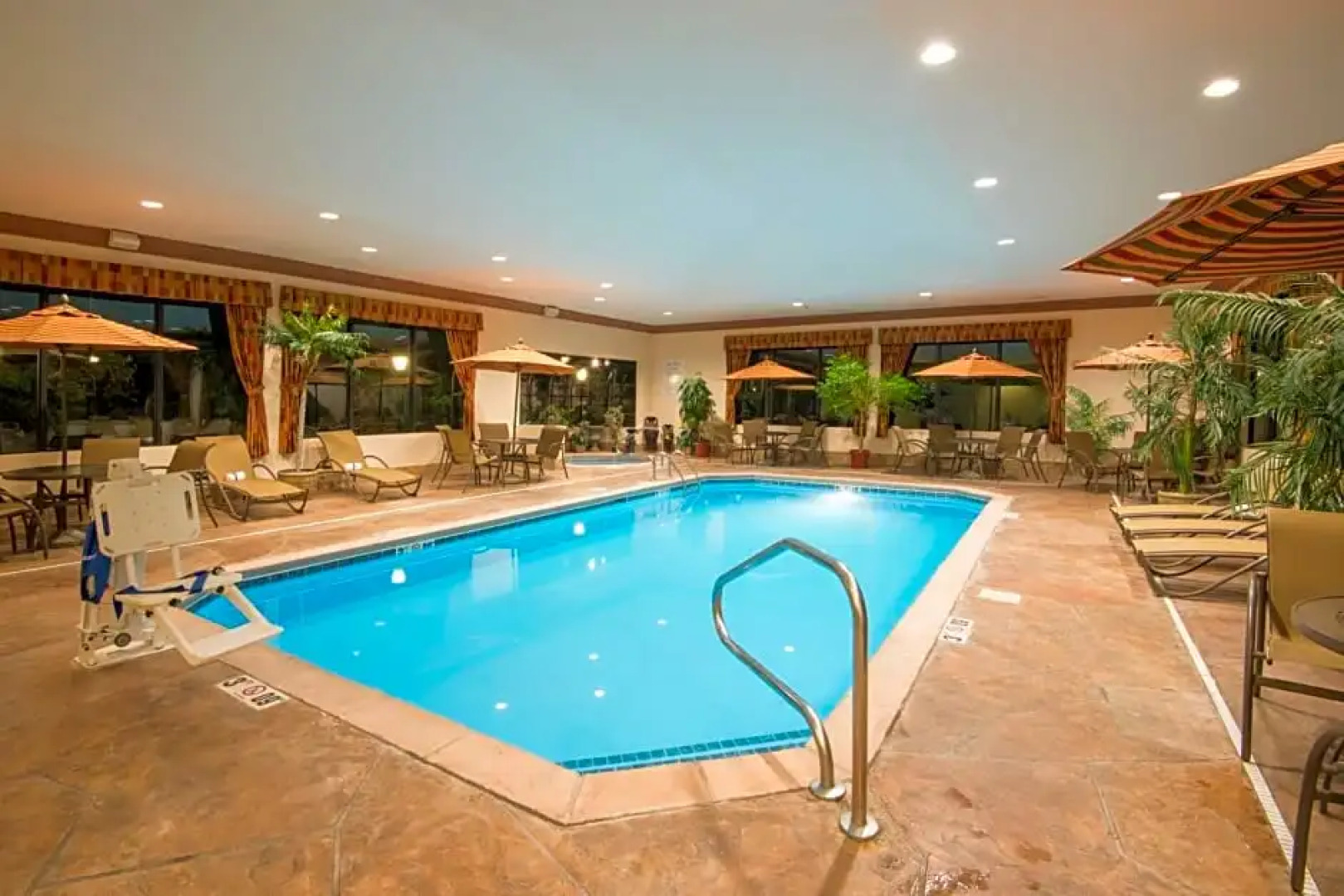 Holiday Inn Express Hotel & Suites Sharon-Hermitage