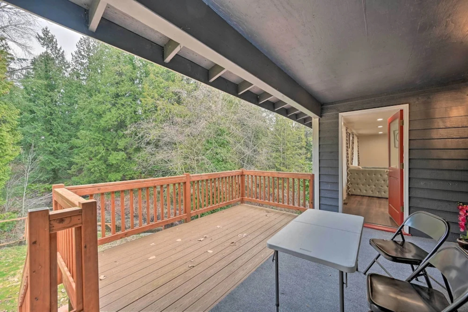 Shoreline Home w/ Deck ~ 14 Mi to Downtown Seattle
