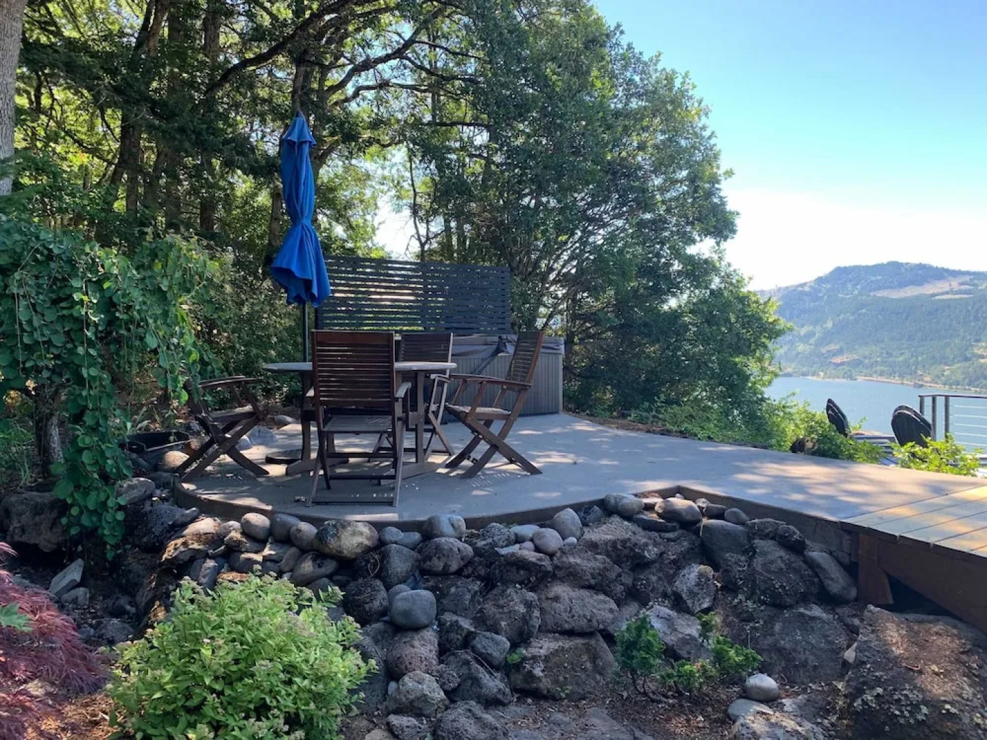 Eye On The Gorge 2 Bedroom Home by RedAwning