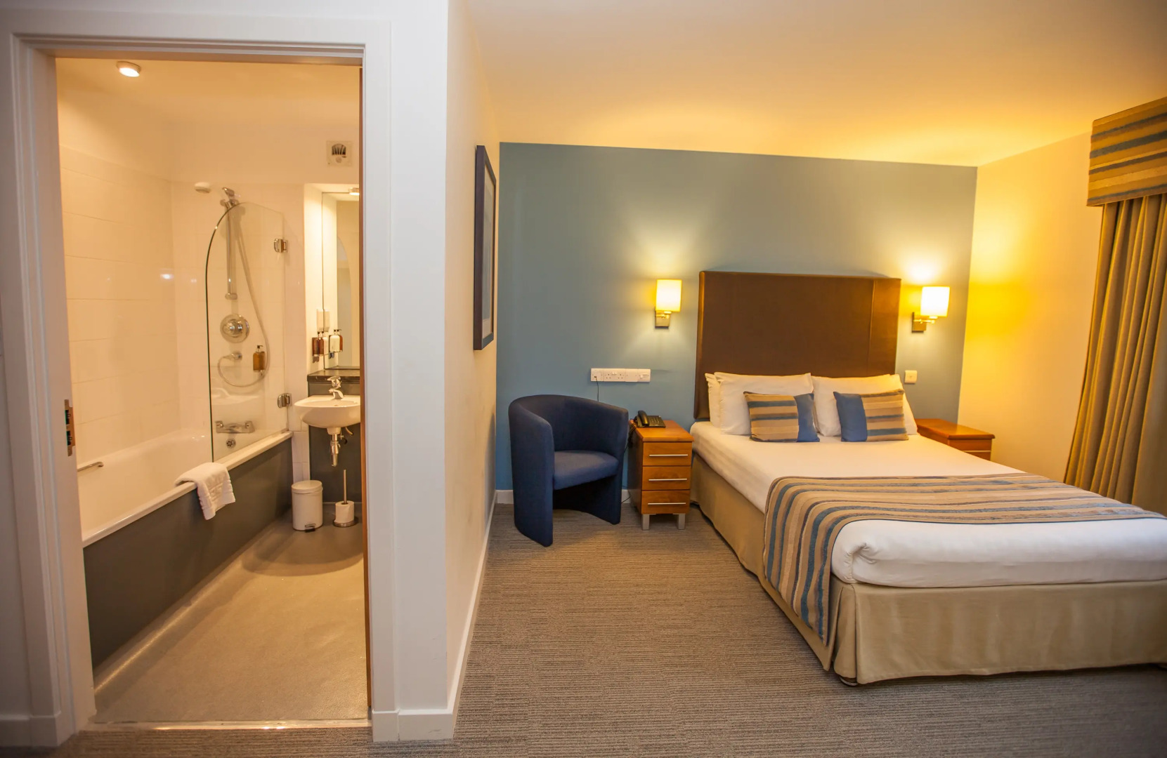 Stirling Court Hotel