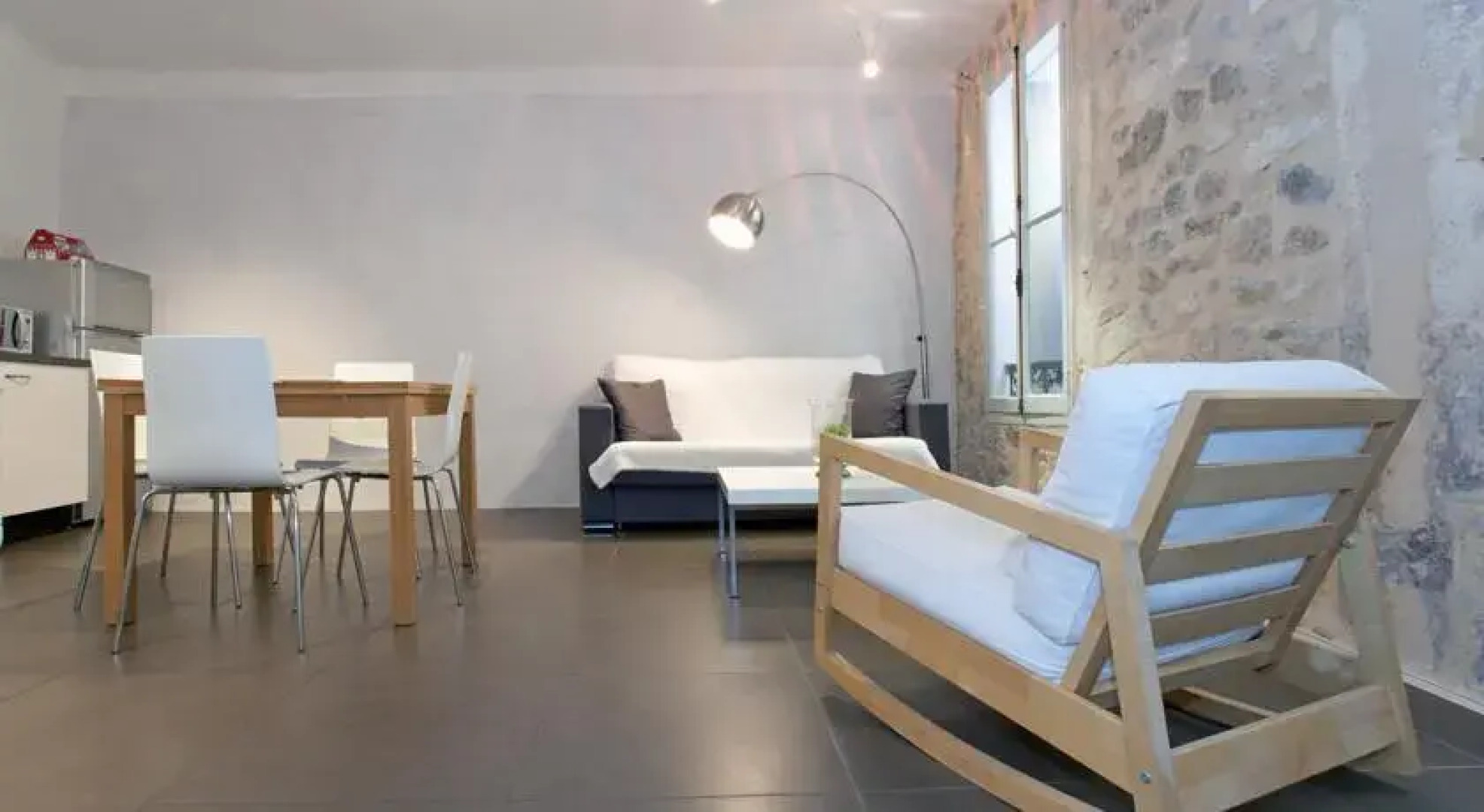 Maison Arlésienne Idéalement Située