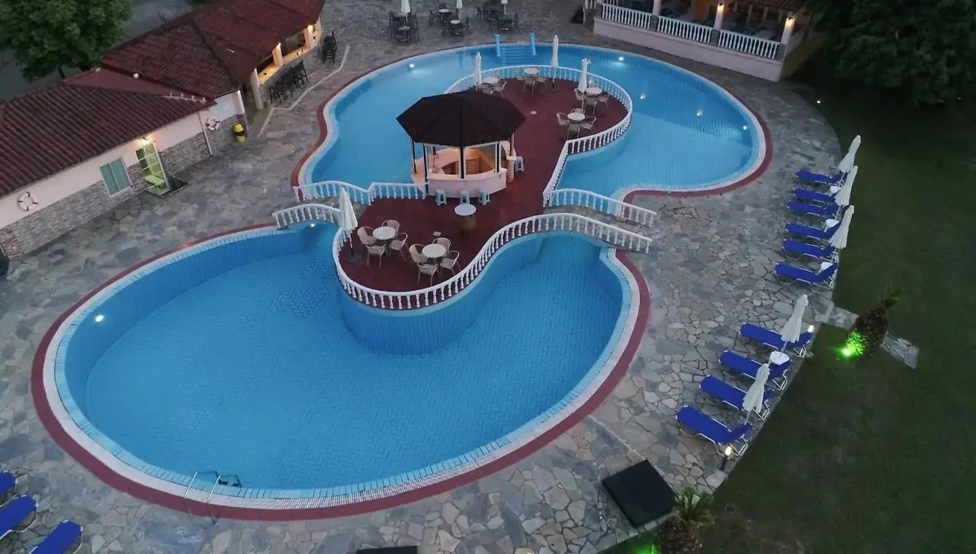 Sintrivanis Beach Resort