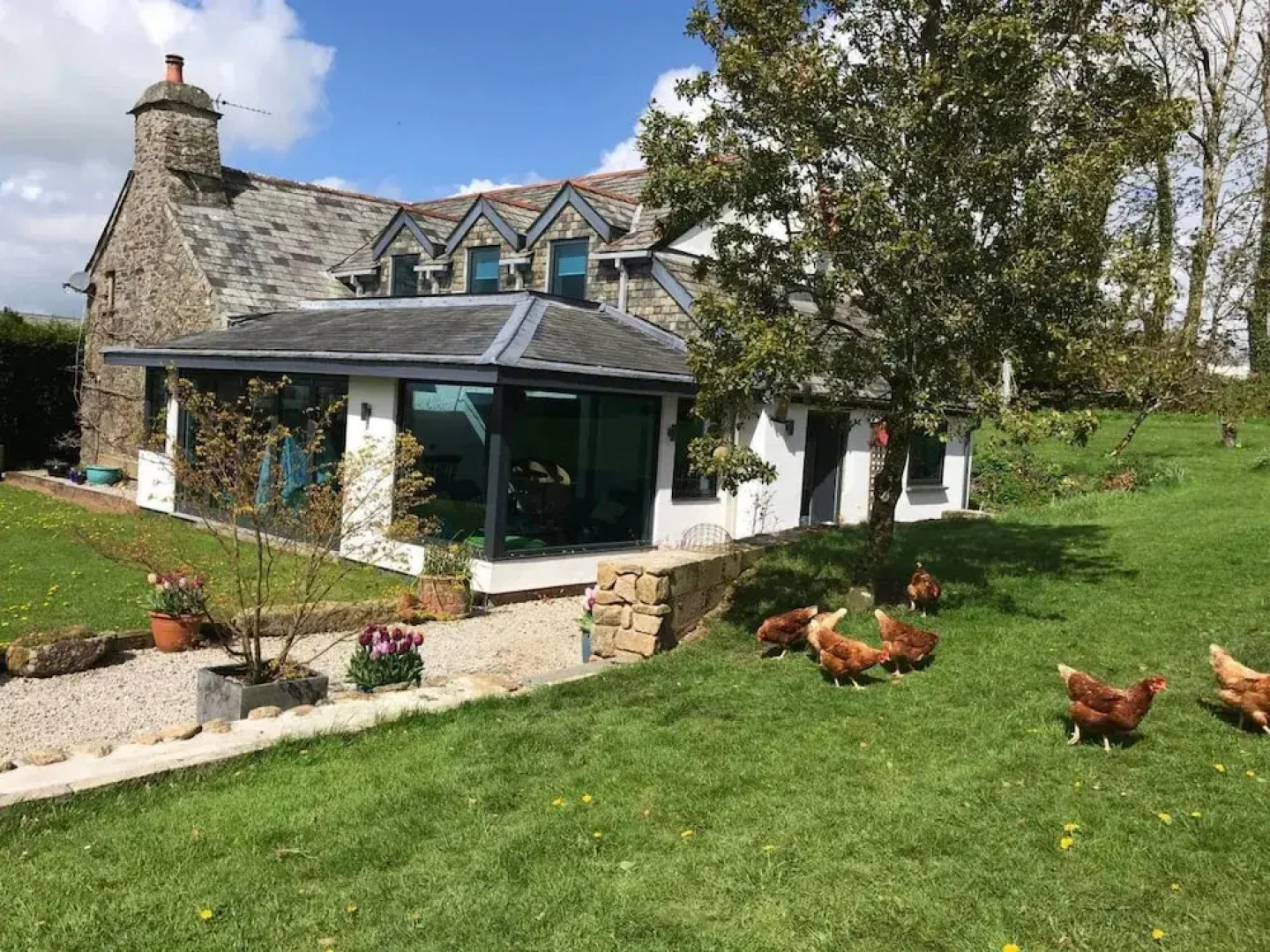 1-Bed Apartment Sleeps 2 - Patio -Bbq - Hot Tub