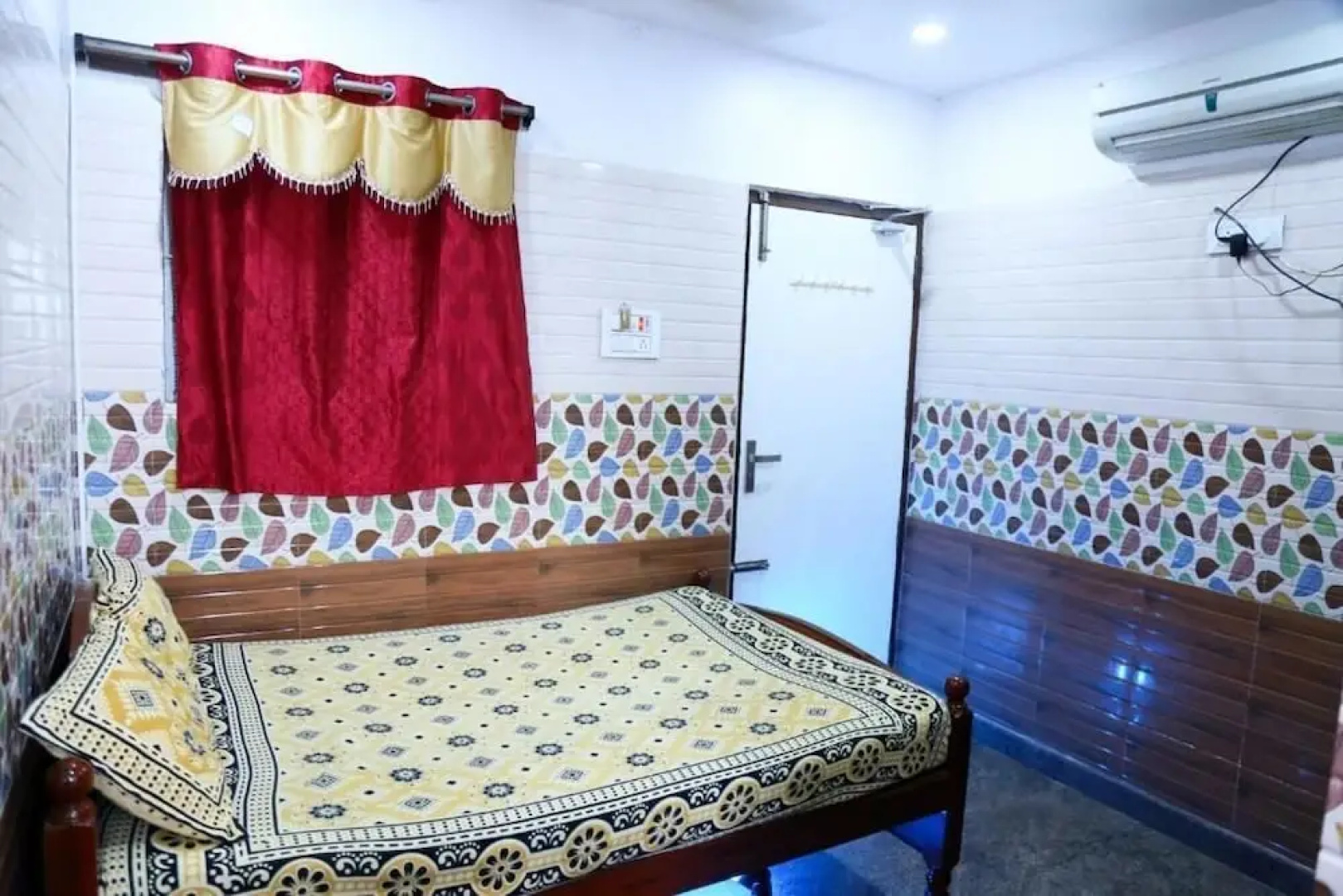 Sri Mahalakshmi Deluxe Lodge
