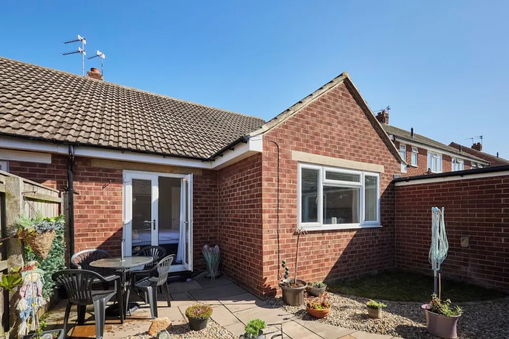 Host Stay White Rose