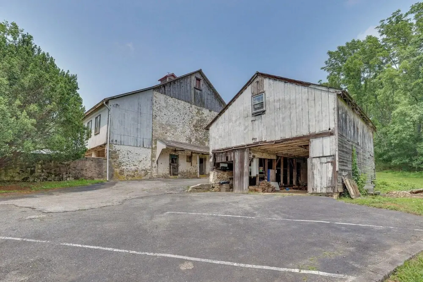 Large Historic Home in Pennsylvania Dutch Country!