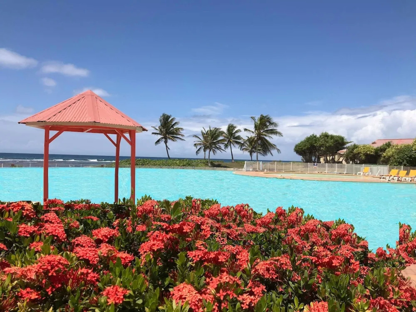 Ti. Maanga vue mer et pieds dans l'eau