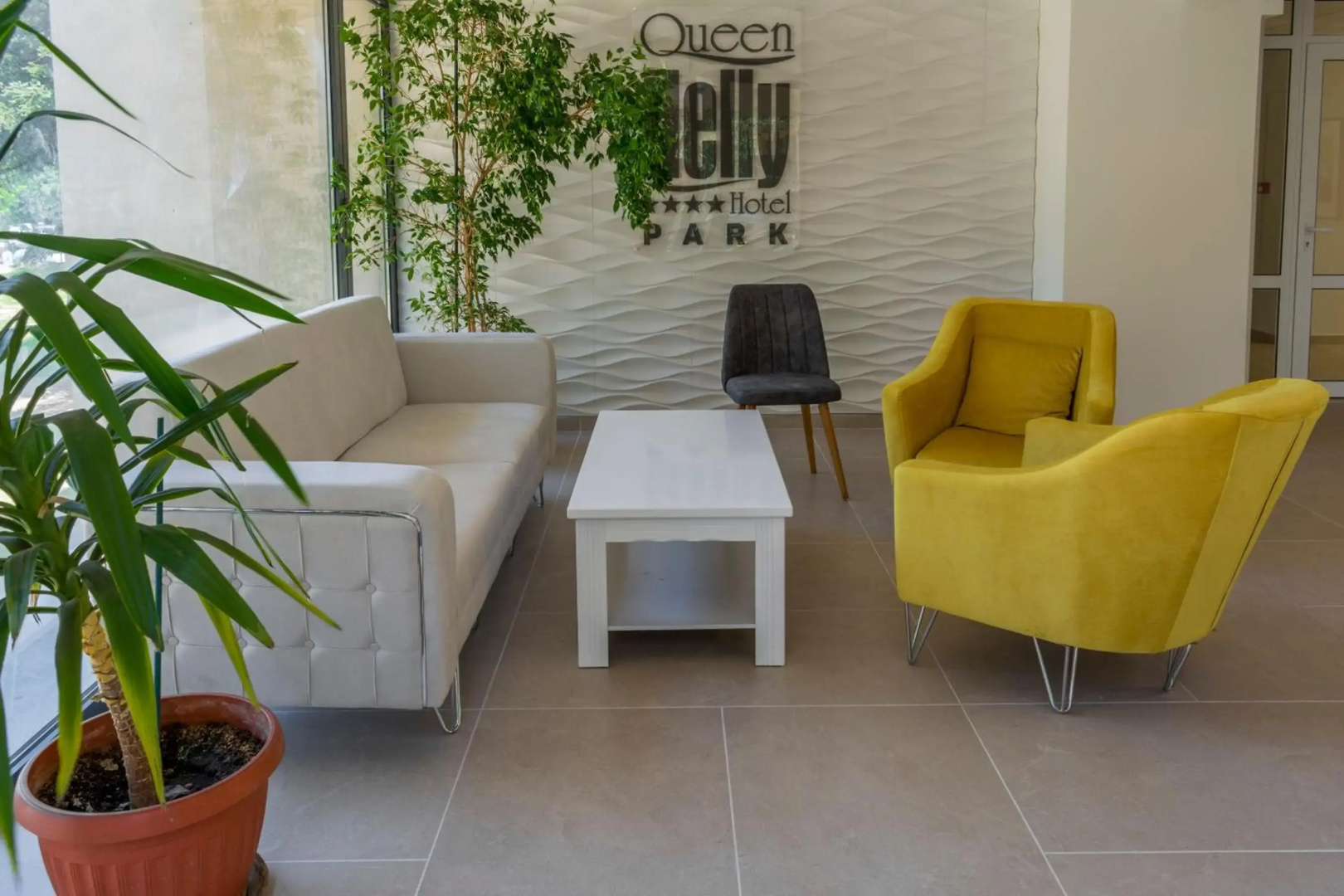 Queen Nelly Hotel Park