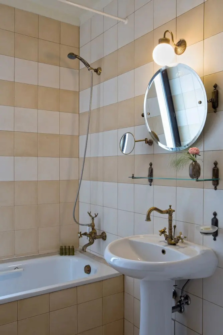 Zeus Essence Bucharest Venezia