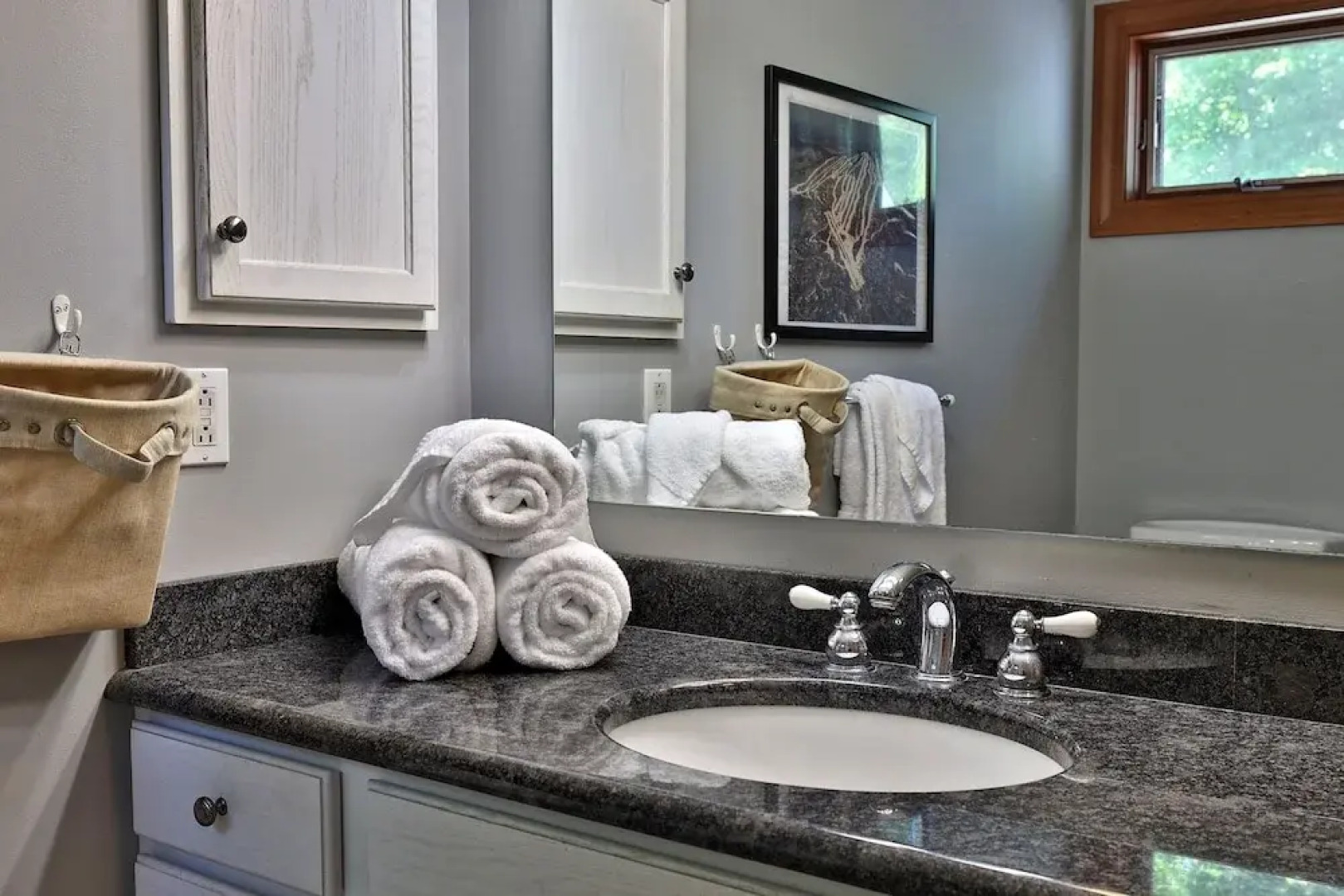 Cortina Mountain Chalet - Outdoor Hot Tub - Close To Pico And Killington Mountains 3 Bedroom Home