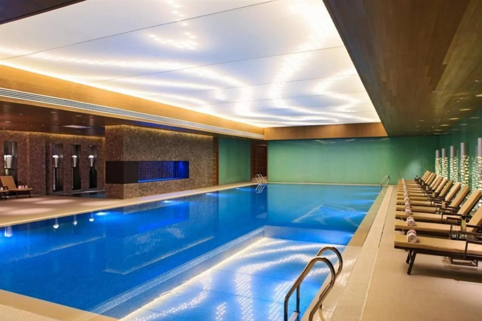 Отель Renaissance Beijing Wangfujing Hotel