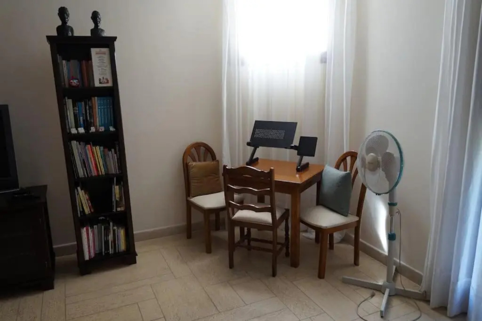 Apartment with a garden, BBQ, swimming pool and jacuzzi