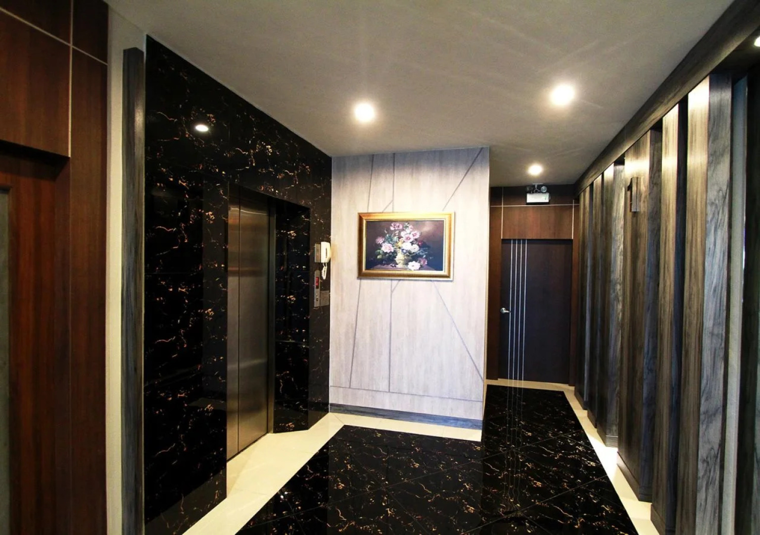 The Contrast i Hotel