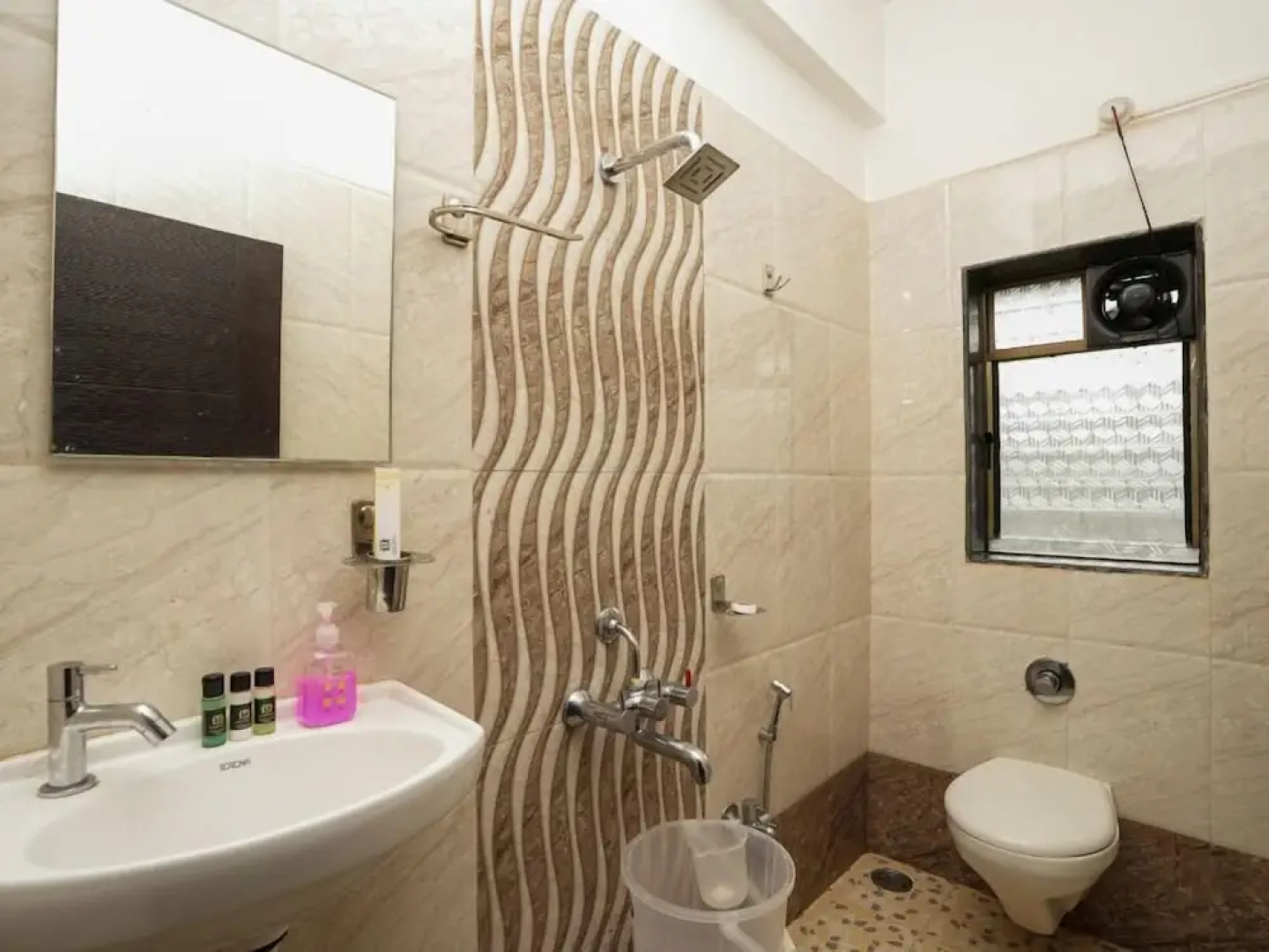 OYO 24932 Hotel Royal Stay