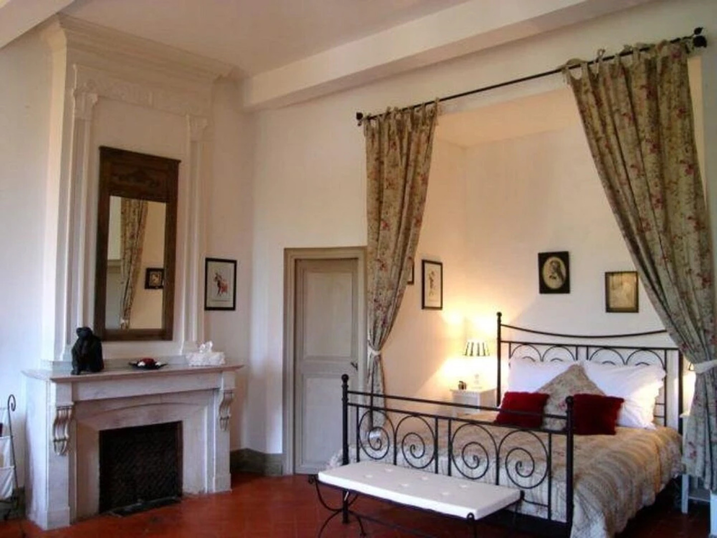 Clos De Venes Domaine Viticole