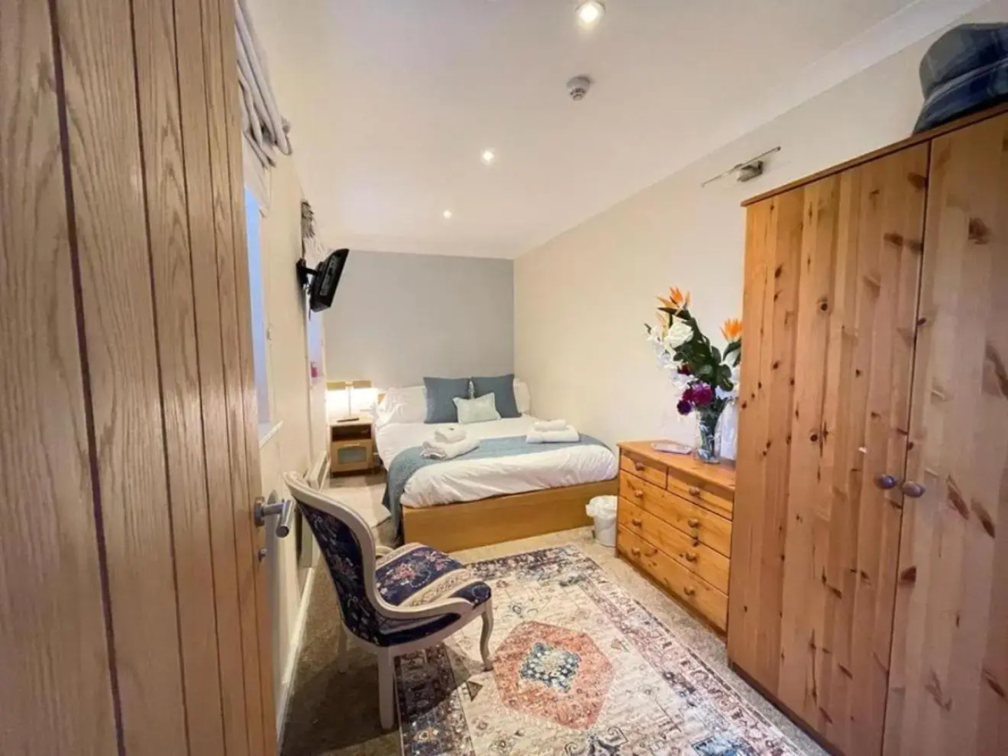 Lake District cottage in 1 acre gardens off M6