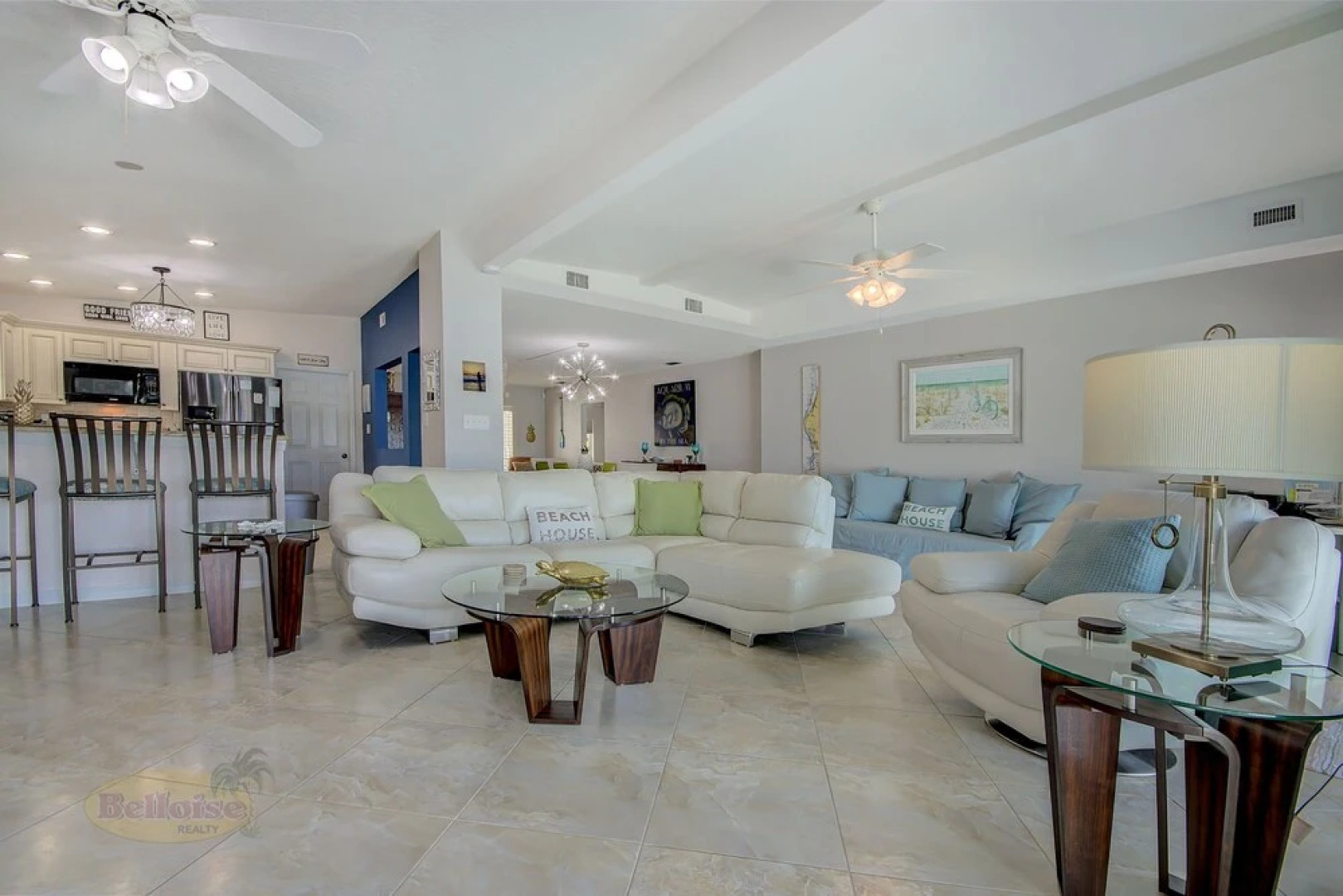 Water Lover's Paradise - Weekly Rental 2 Bedroom Home by Redawning