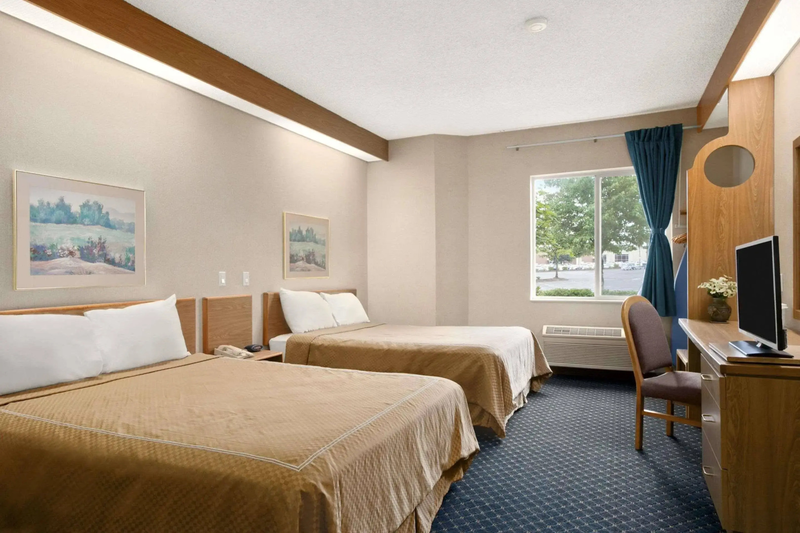 Howard Johnson Hotel & Suites by Wyndham Vancouver