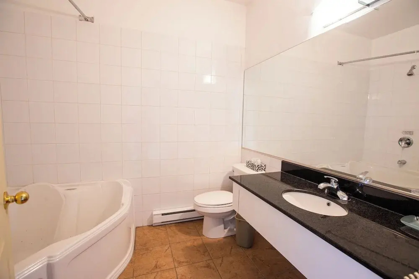 Room in Guest Room - Private Room3 Autonomous South Bank Urban Countryside - A1