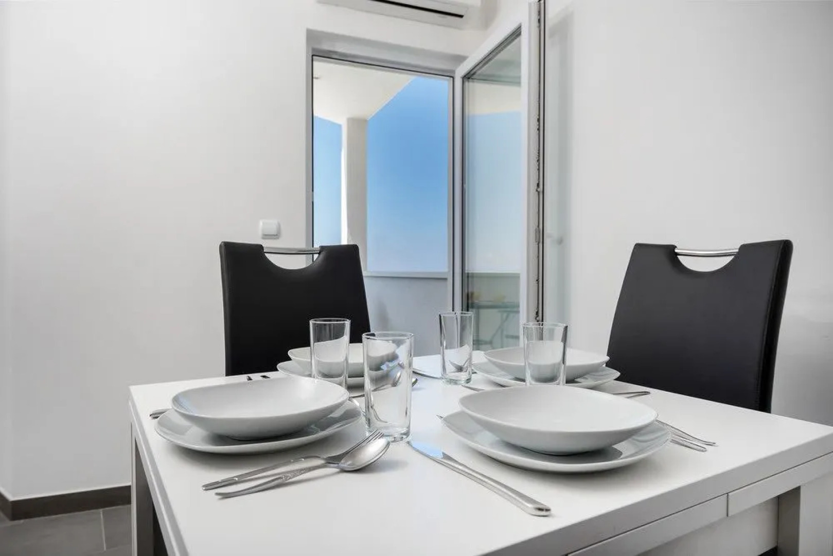 Sunny Sky apartments beneath Biokovo