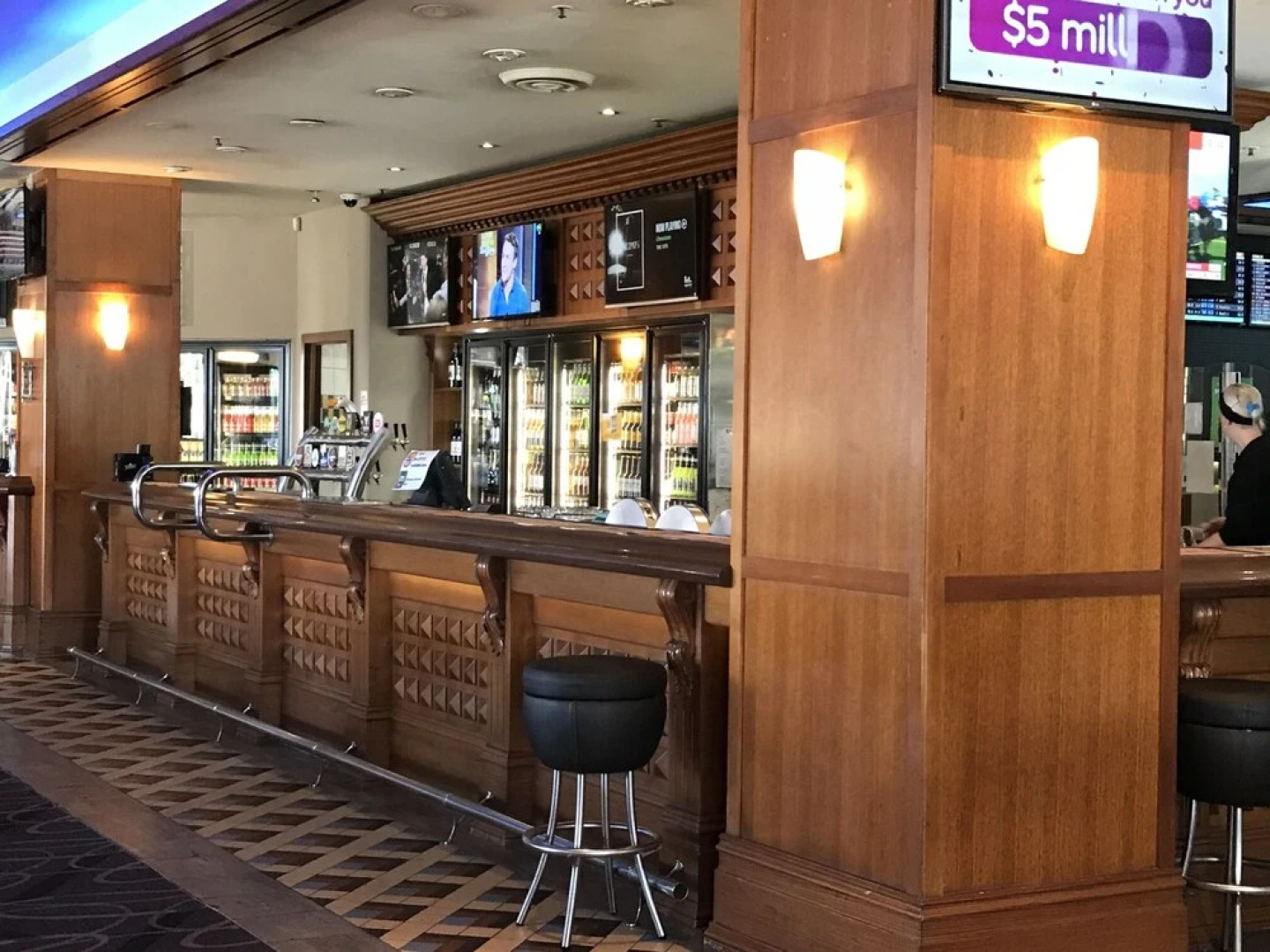 Grand Hotel Apartments Gold Coast by owner