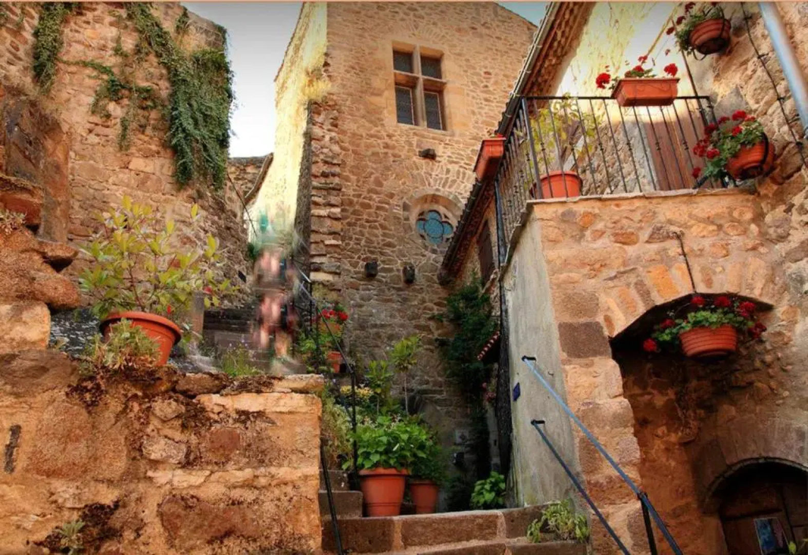 Maison de 2 chambres avec jardin clos et wifi a Saint Floret