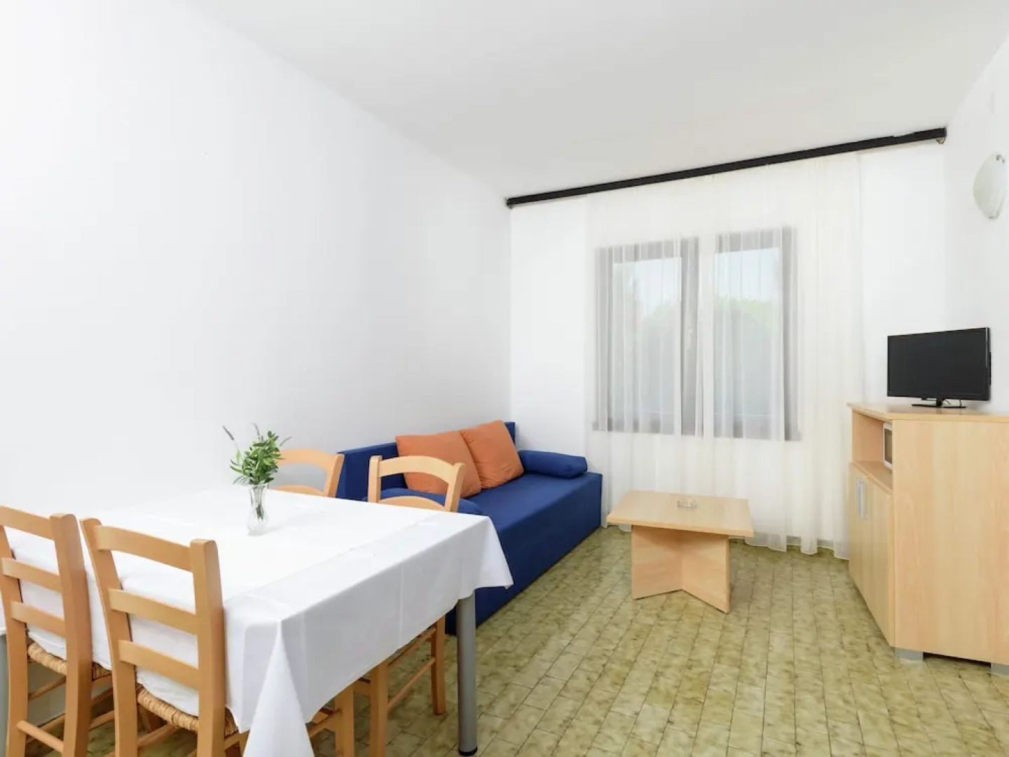 Tidy Apartment With Wifi, 4 km From City of Trogir