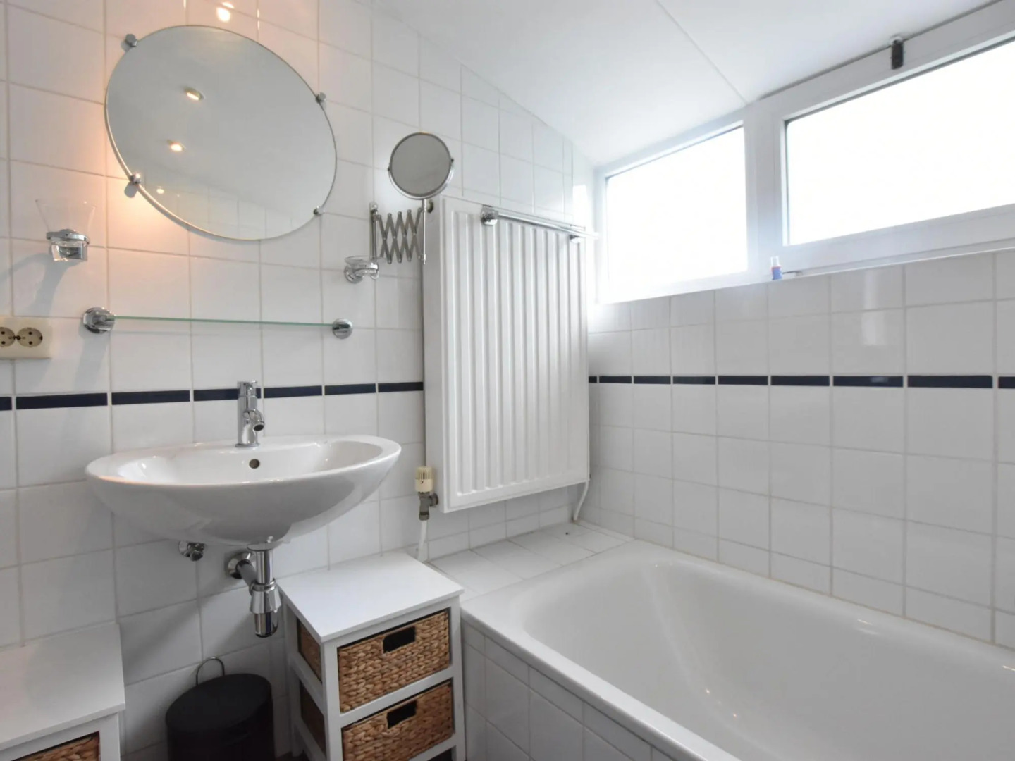 Modern Holiday Home in Nieuwvliet with Garden