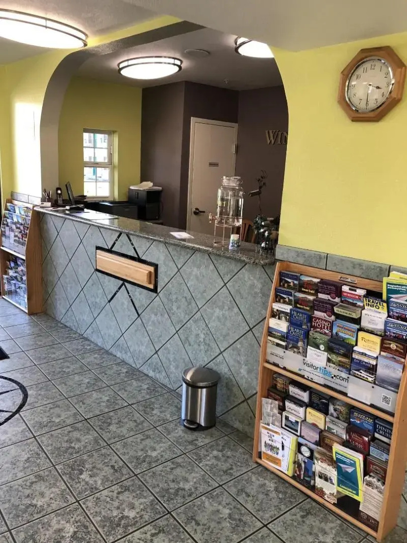 Cloverdale Wine Country Inn & Suites