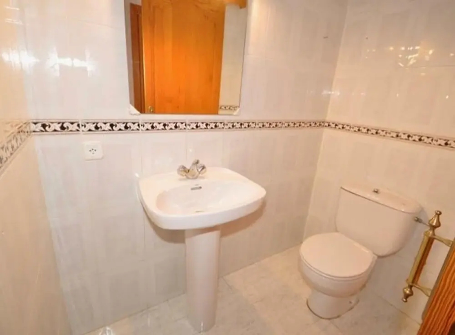 Llubi Pool and Views