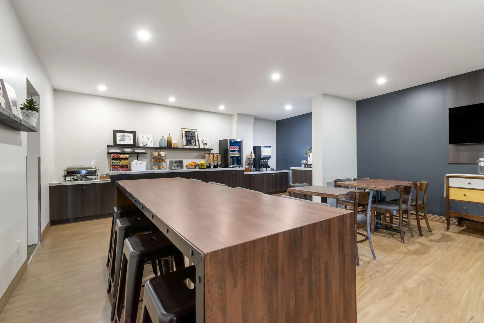 Villa Inn & Suites, SureStay Collection by Best Western