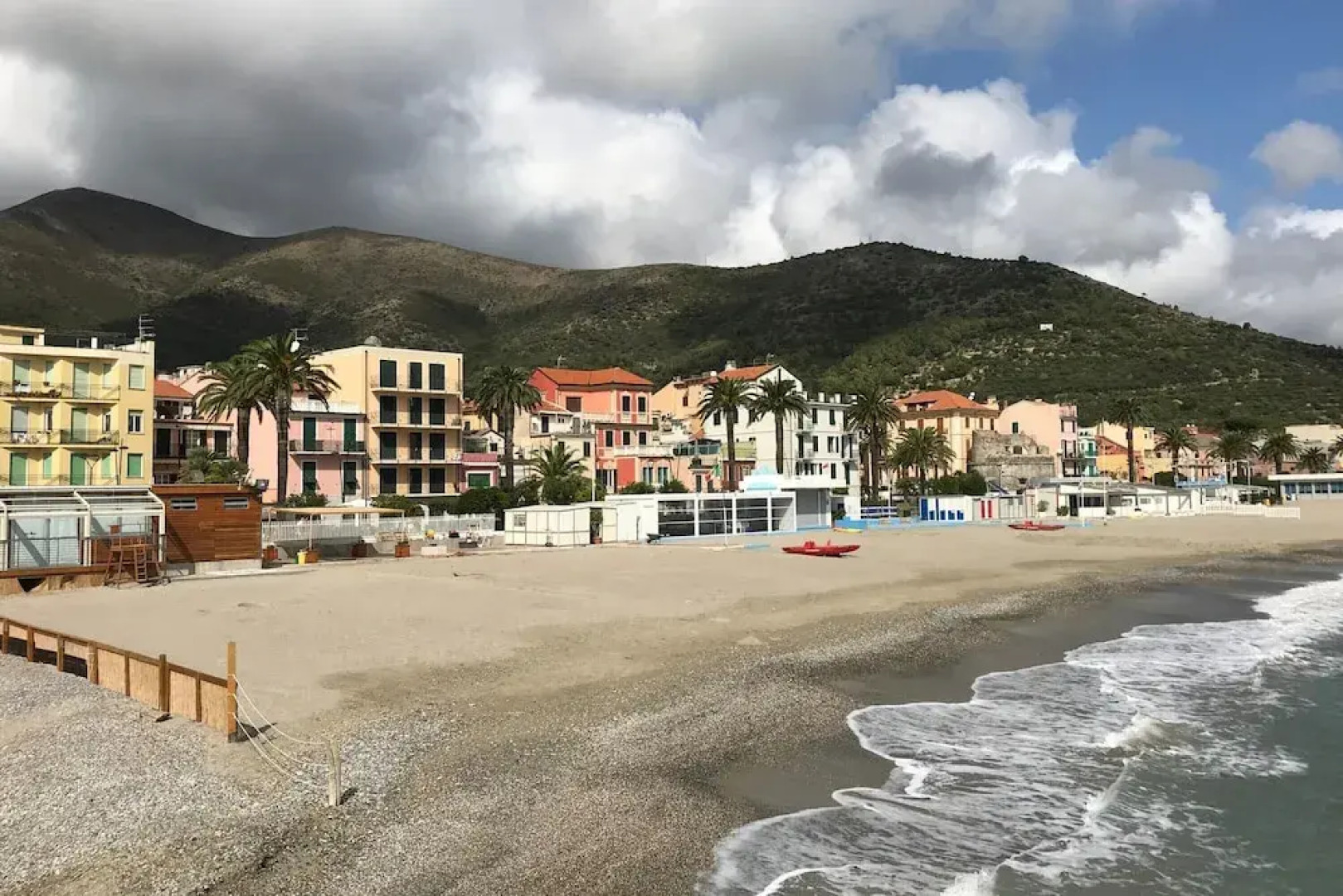 Merlo C - town center & private parking