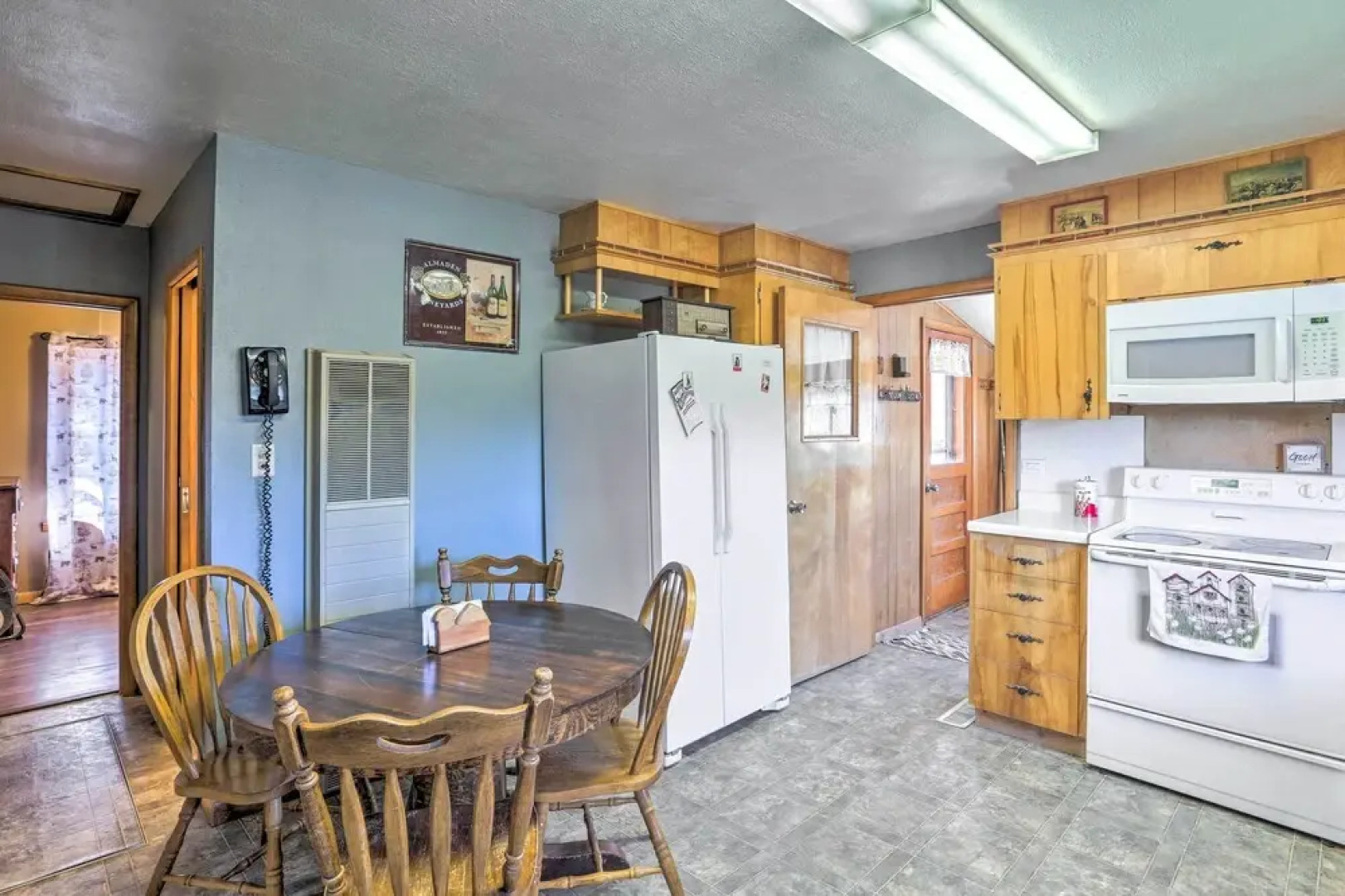 Classic Mountain Home, Half Mi to Main Street