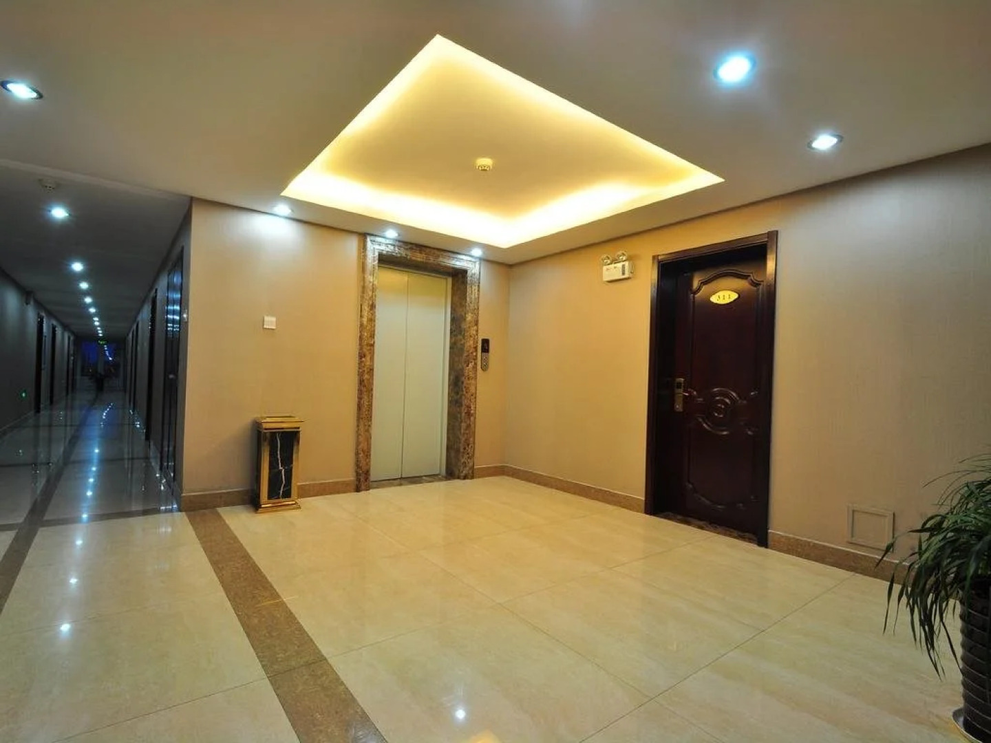 Longxing Holiday Hotel